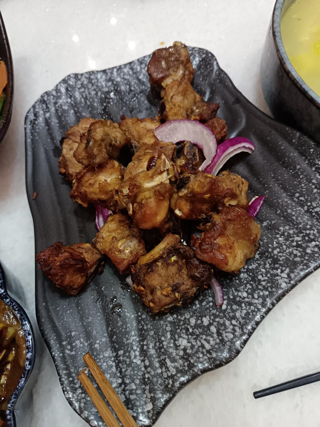 鲜嫩多汁的蒜香烤排骨（空气炸锅版）