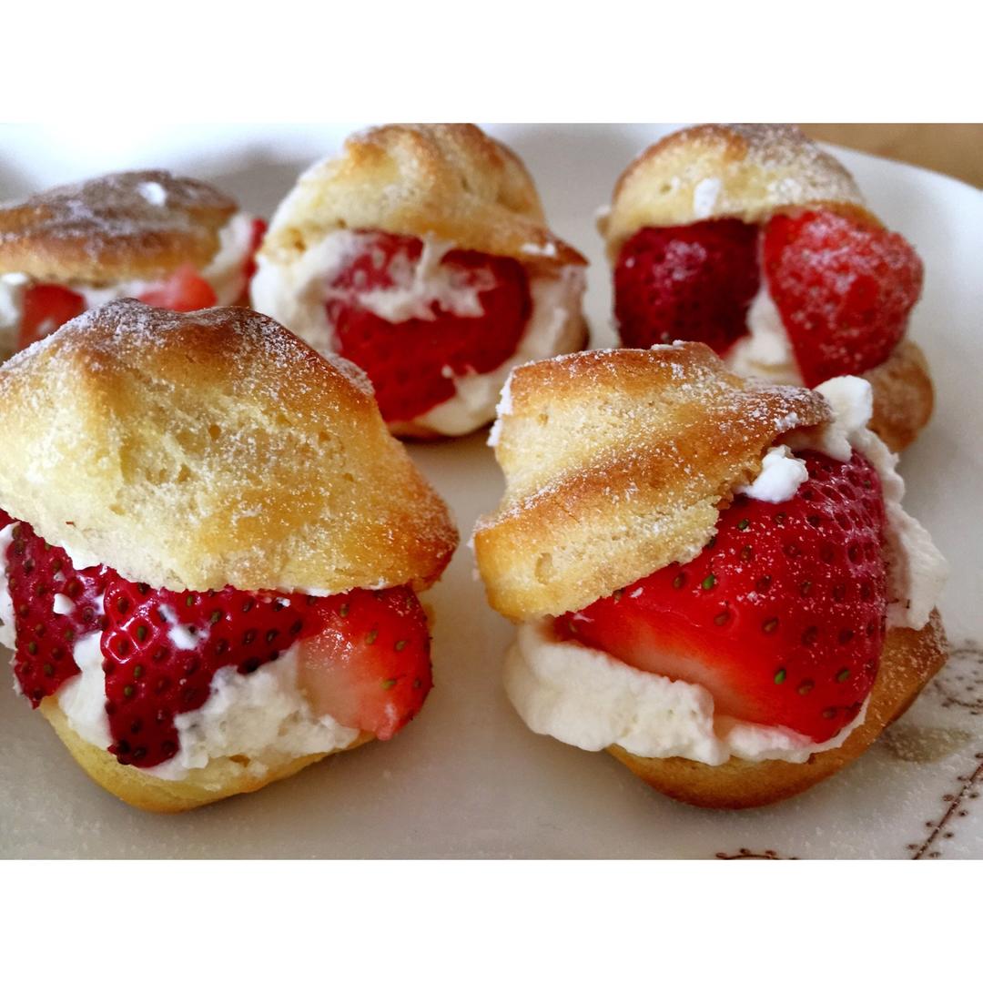 手机用户4042k3re做的草莓奶油泡芙