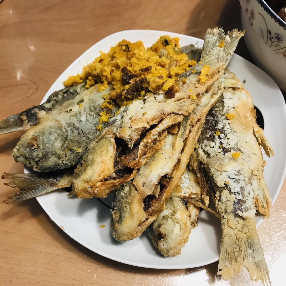 干炸鲫鱼