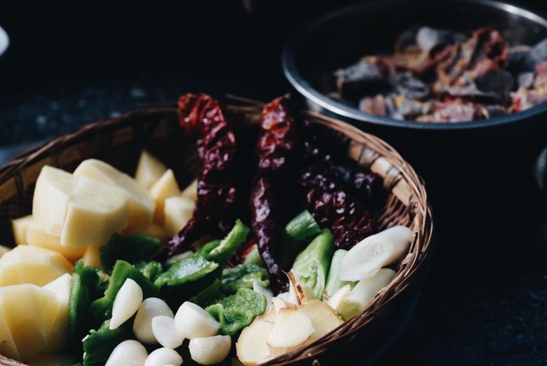 正宗新疆大盘鸡+裤带面