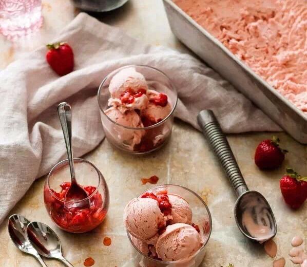 香醋草莓冰淇淋的做法