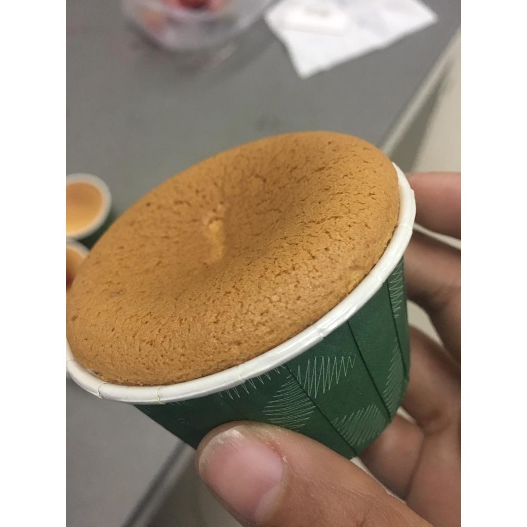 戚风杯子蛋糕^_^不开裂不回缩喔～