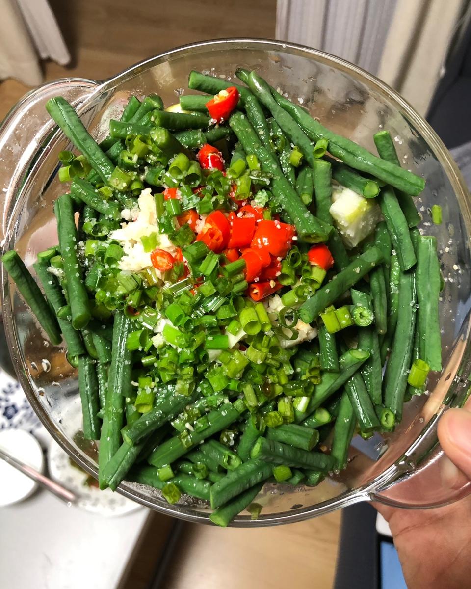 厨师长教你：“凉拌长豆角”的家常做法，夏天没食欲，很适合开胃