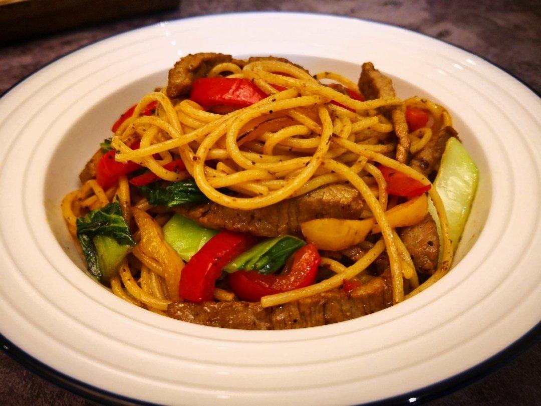 黑椒牛柳炒意面