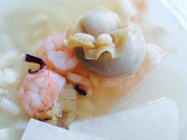 萝卜马蹄海鲜汤的做法
