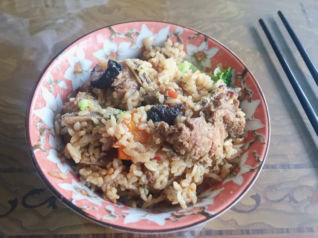 芋头排骨焖饭—有饭有肉有菜一人食