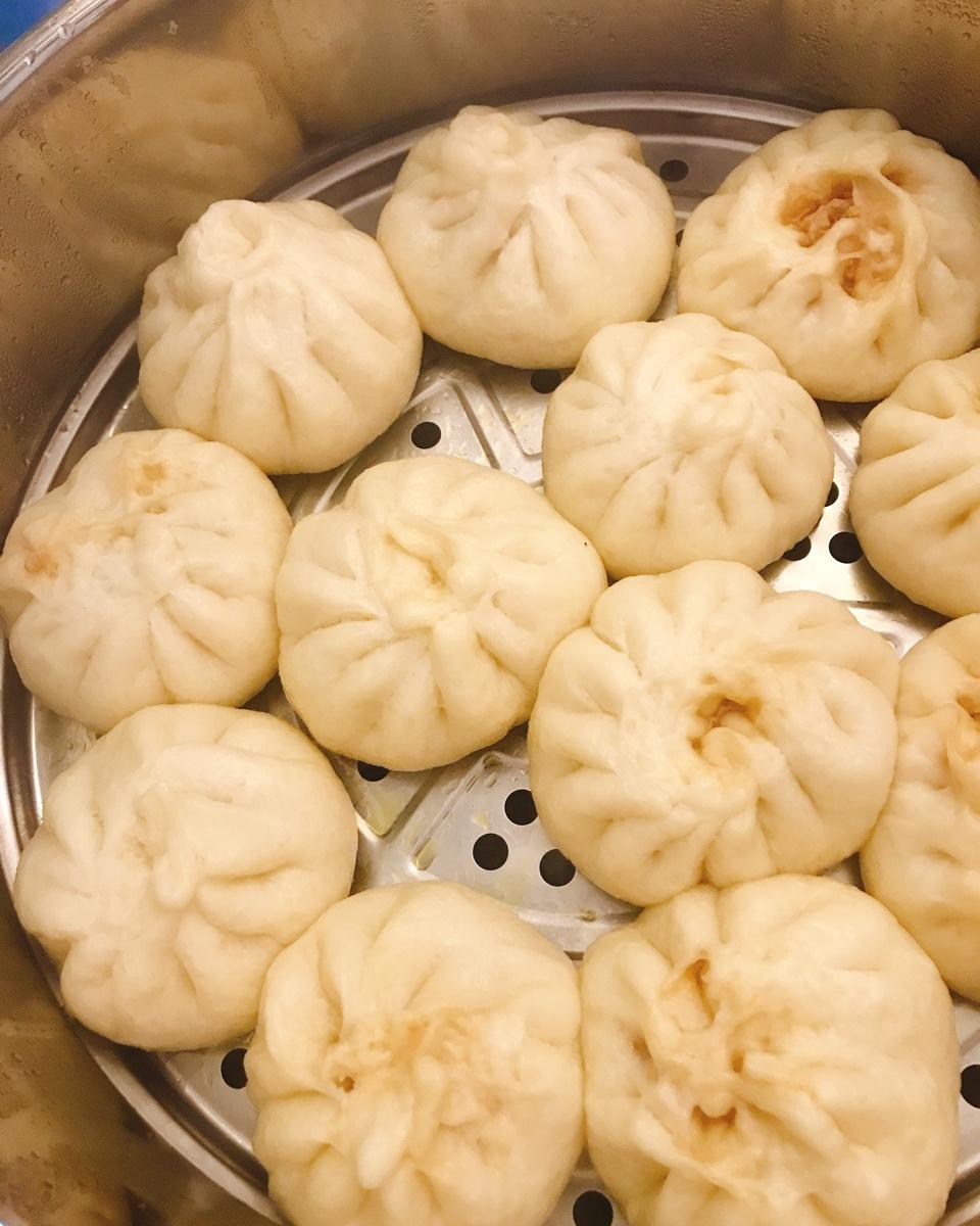 松软多汁的肉包子