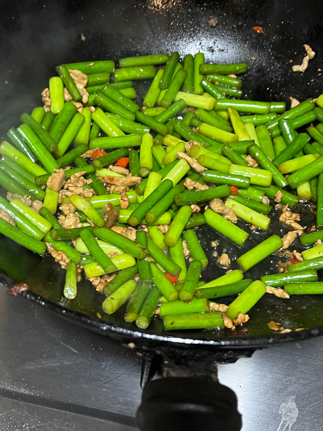 简单易做的下饭菜－蒜苔炒肉