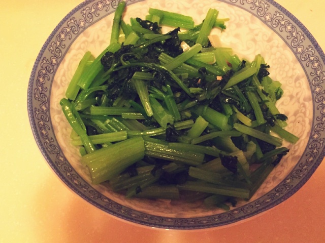 素炒芹菜