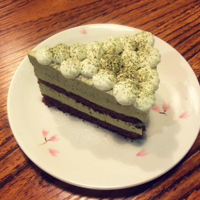 穿着雨衣跳舞做的巧克力抹茶慕斯蛋糕(小山进巧克力海绵)