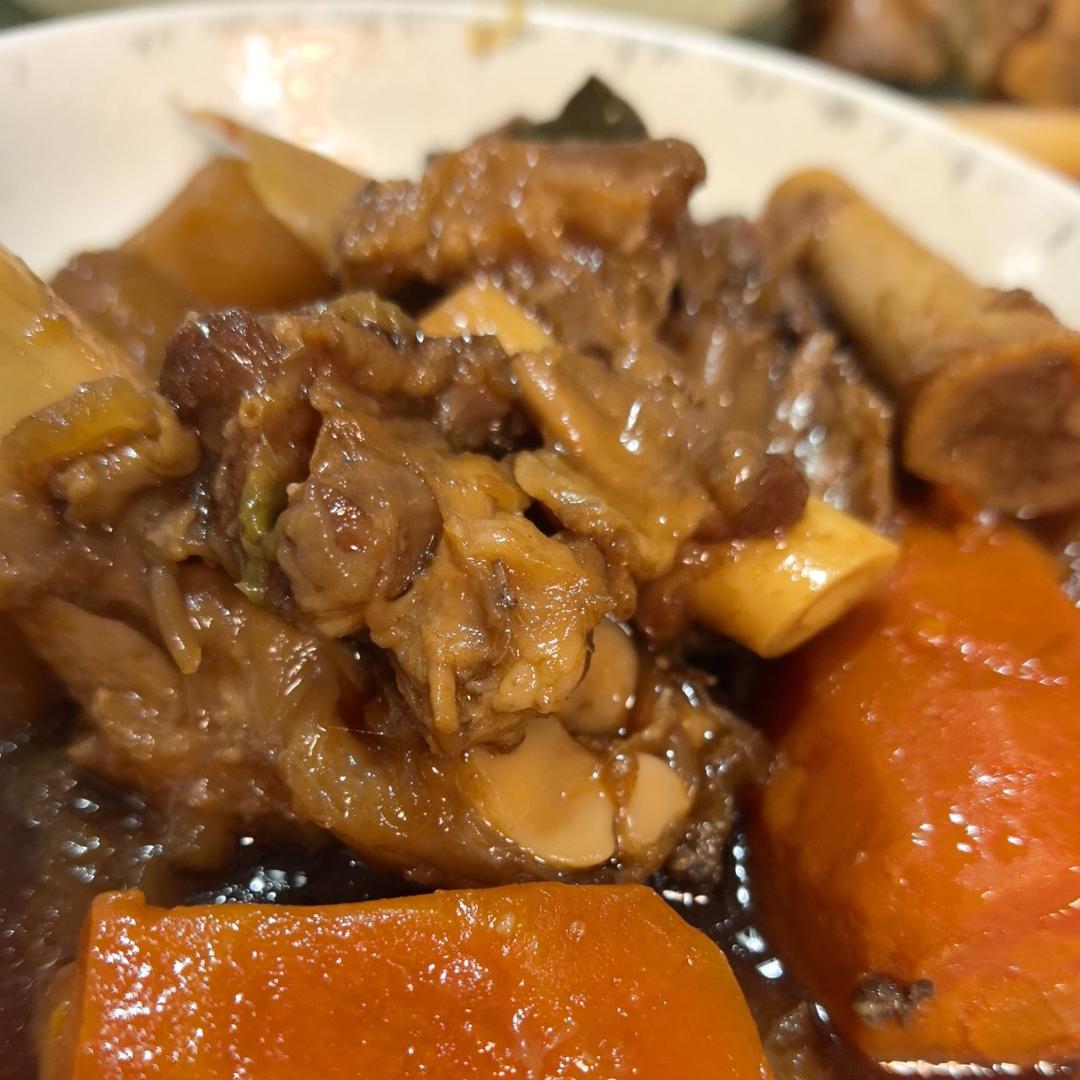 吸骨髓的圣品红烧羊棒骨