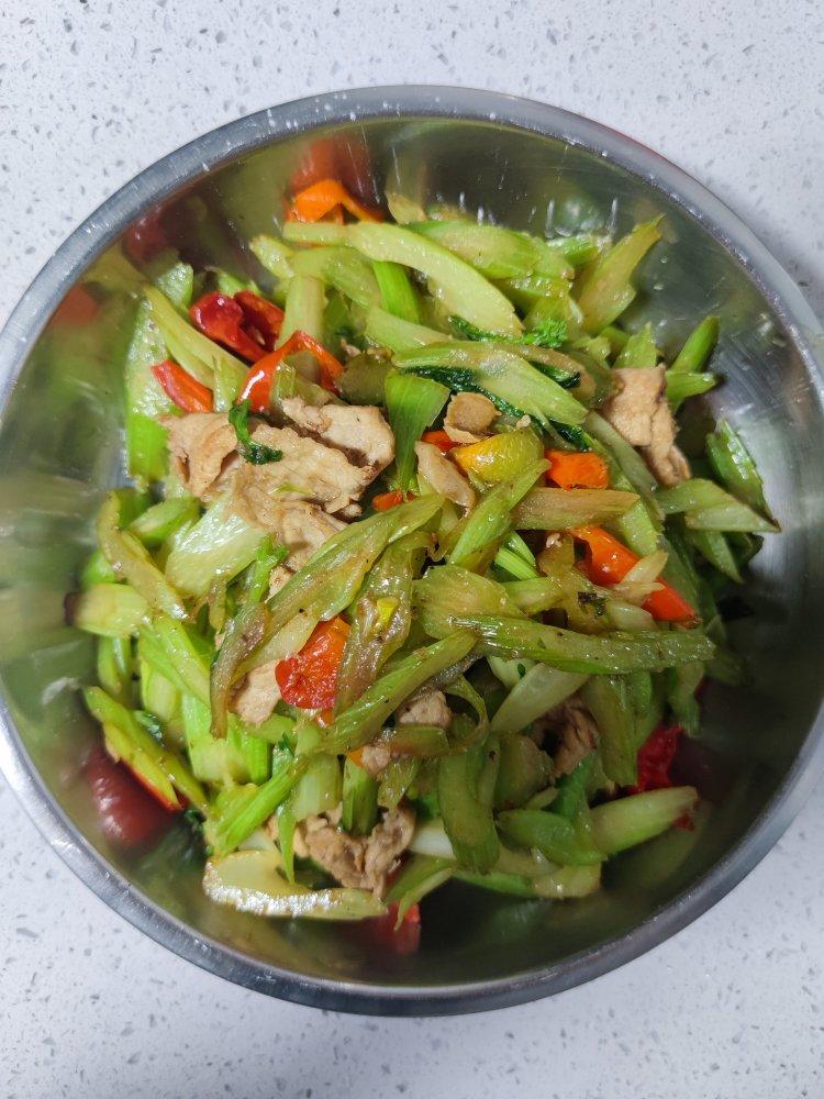 芹菜炒肉