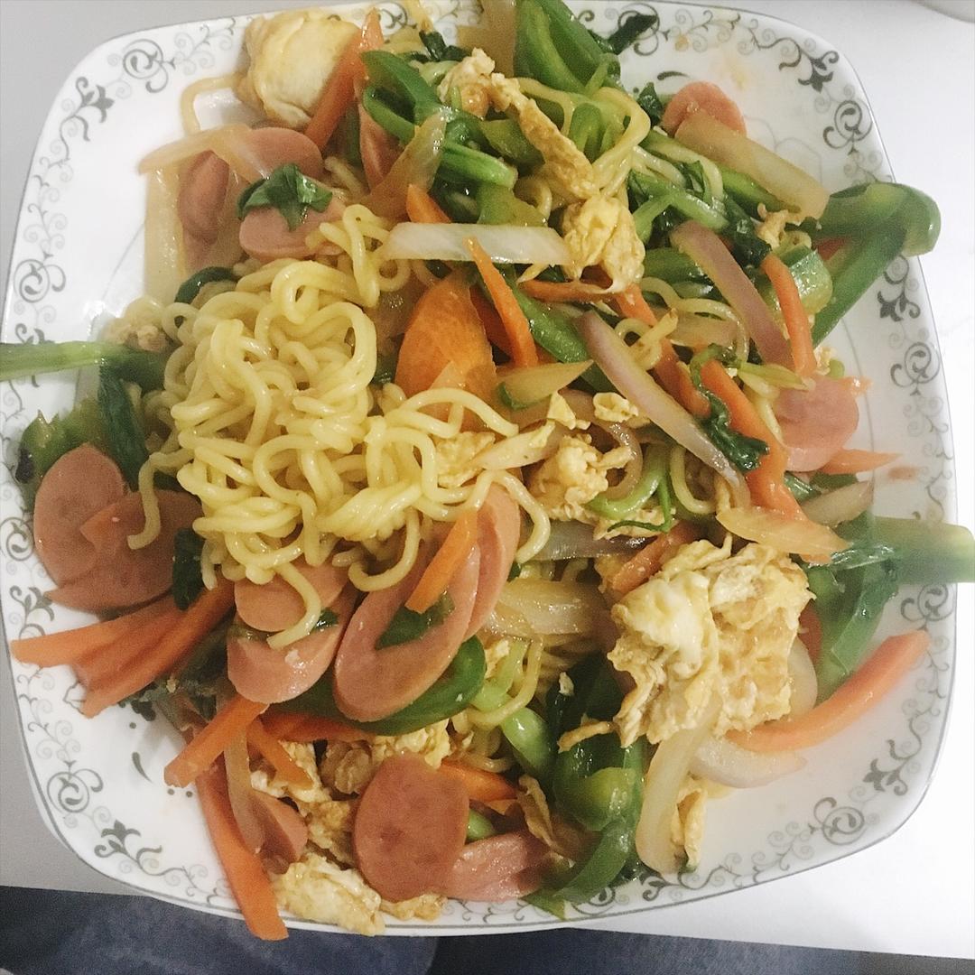 路边摊风味炒方便面