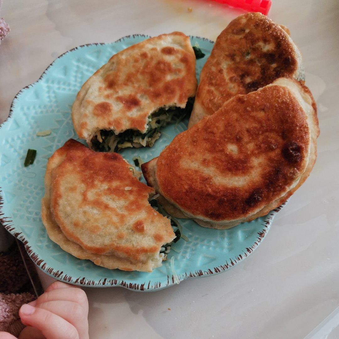 韭菜盒子（虾仁鸡蛋粉丝）