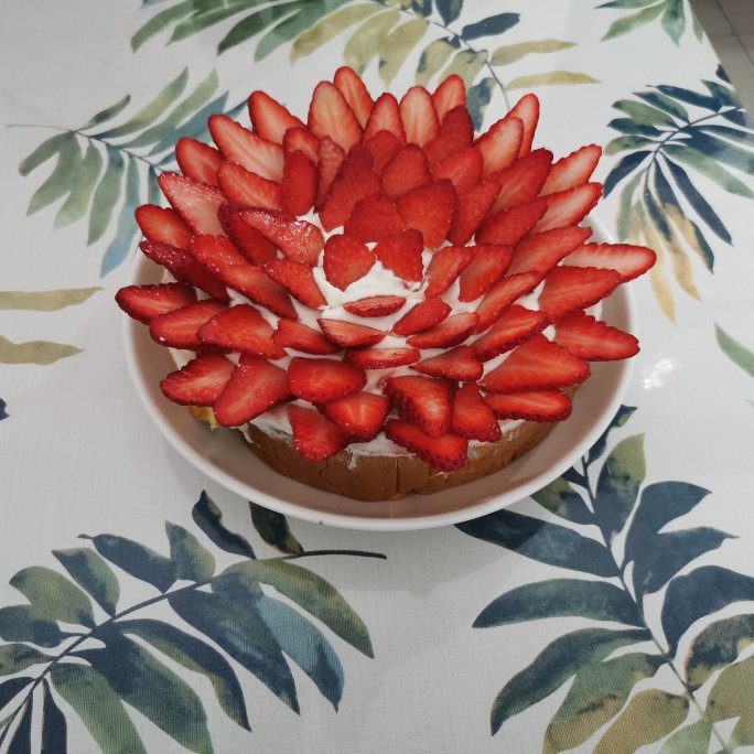 「食·台湾台北」季节限定，草莓生乳火山蛋糕