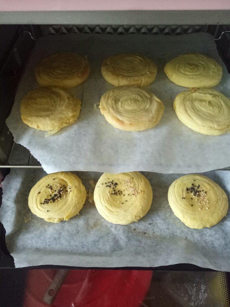 《千层糖酥饼》烤箱、平底锅