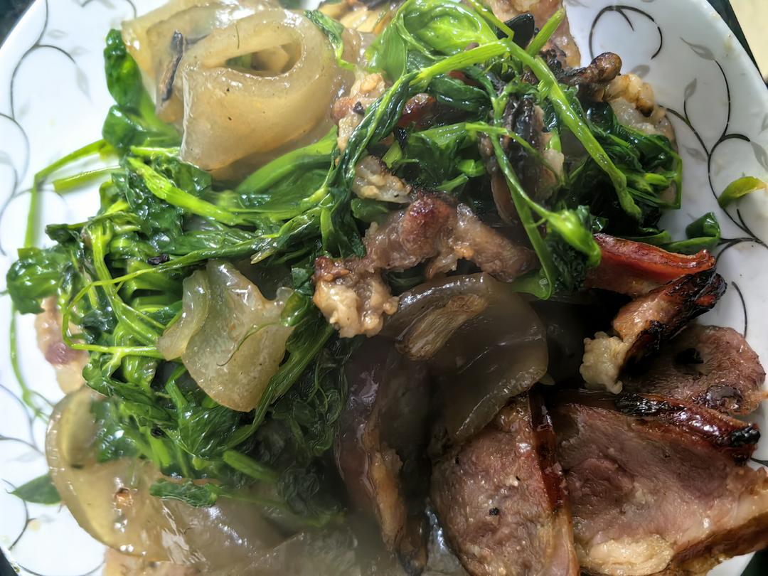 香肠腊肉炒豌豆尖