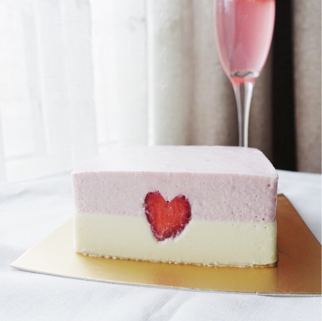 爱心草莓白巧克力慕斯--情人节蛋糕