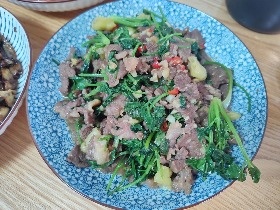 小炒黄牛肉，肉嫩味香！太好吃了简直是米饭杀手！