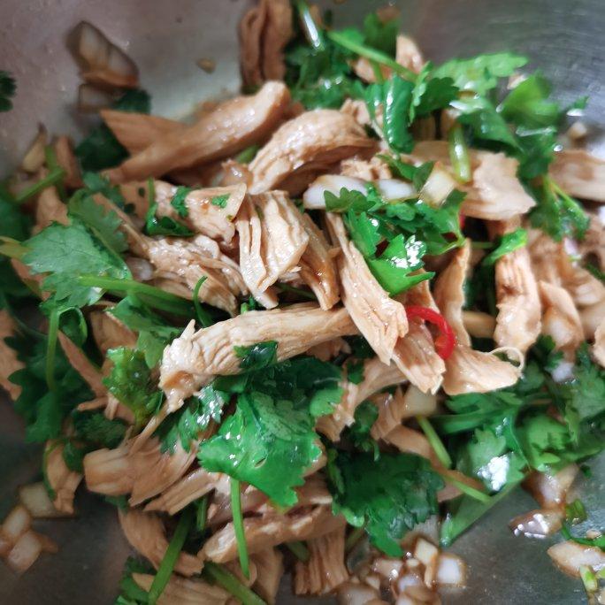 凉拌手撕鸡胸肉