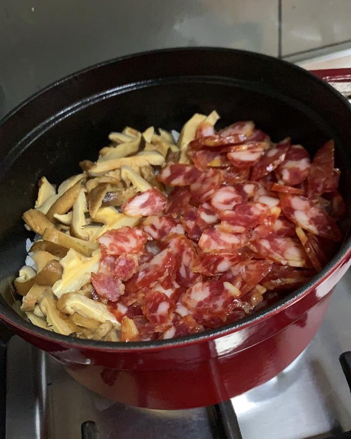 香菇腊味饭--Staub珐琅铸铁锅