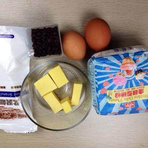 巧克力熔岩蛋糕 15分钟家庭制作的做法 步骤1