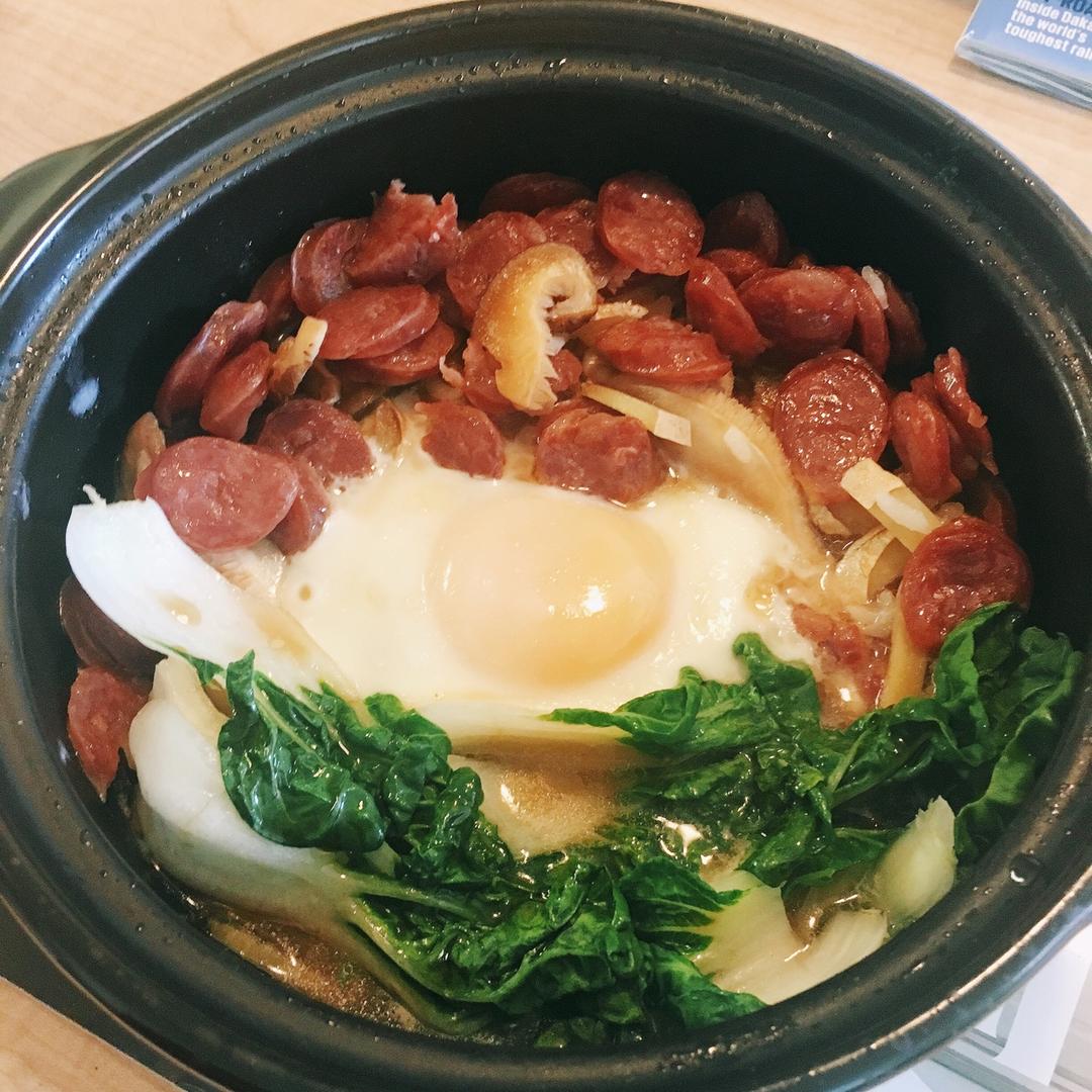 广式腊味煲仔饭
