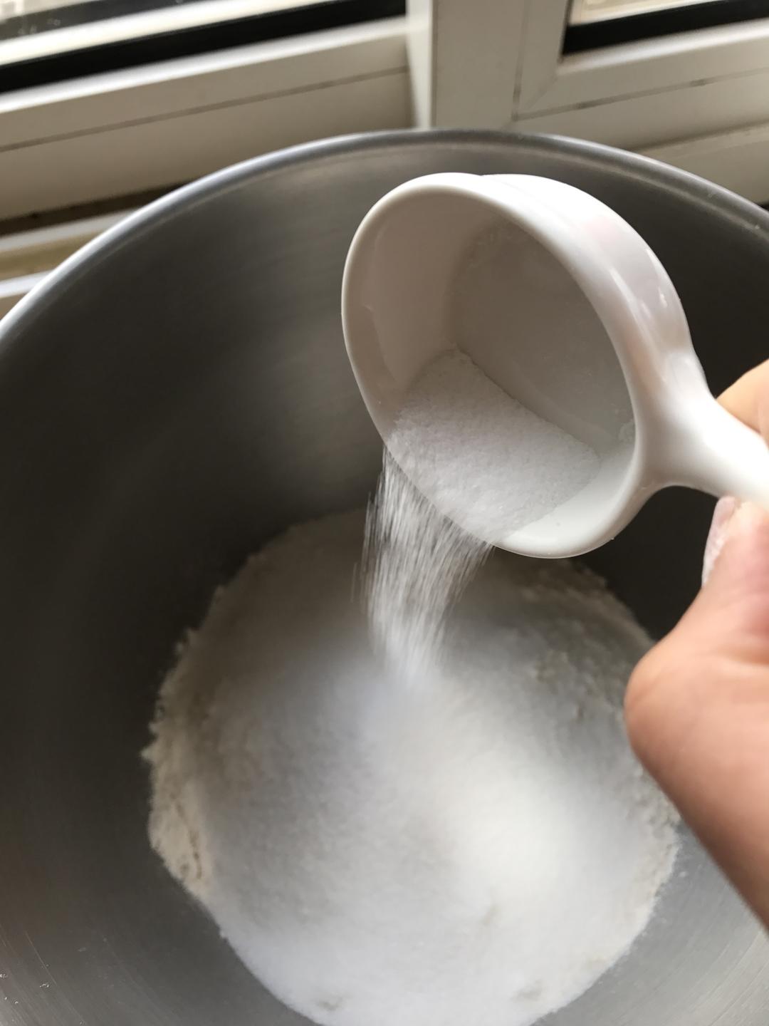 纯奶手撕吐司的做法 步骤1