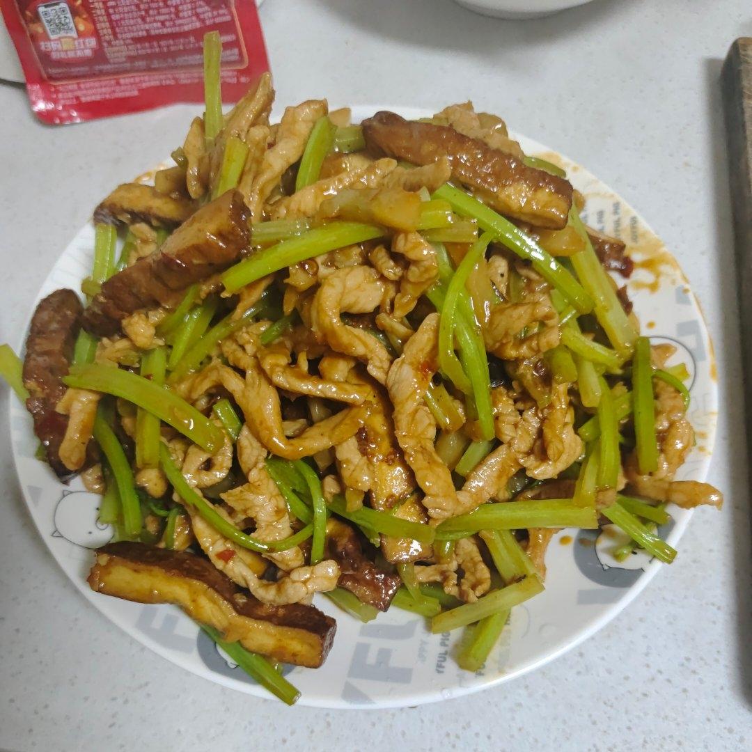芹菜肉丝炒香干
