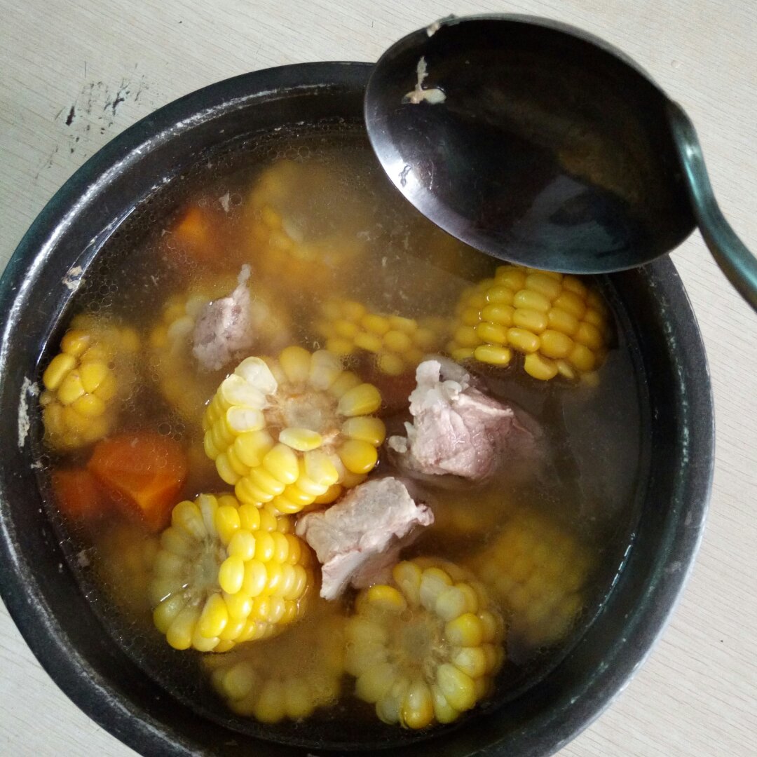 胡萝卜玉米龙骨汤