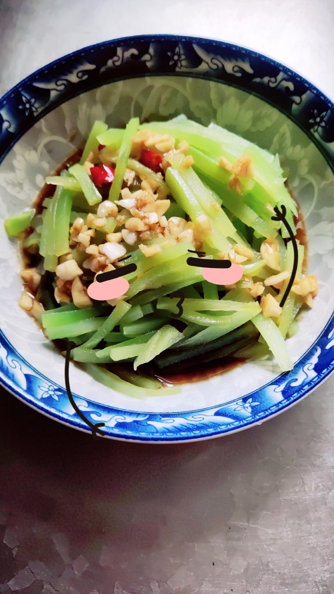 10分钟搞定的快手凉拌菜，清脆爽口的凉拌莴笋丝