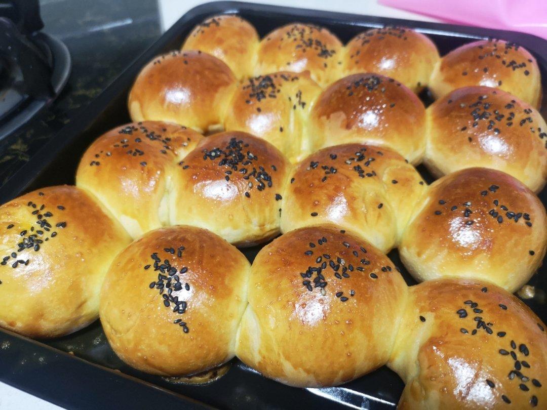 淡奶油面包   （口感超柔软，不会揉面发酵的进，小白食谱）