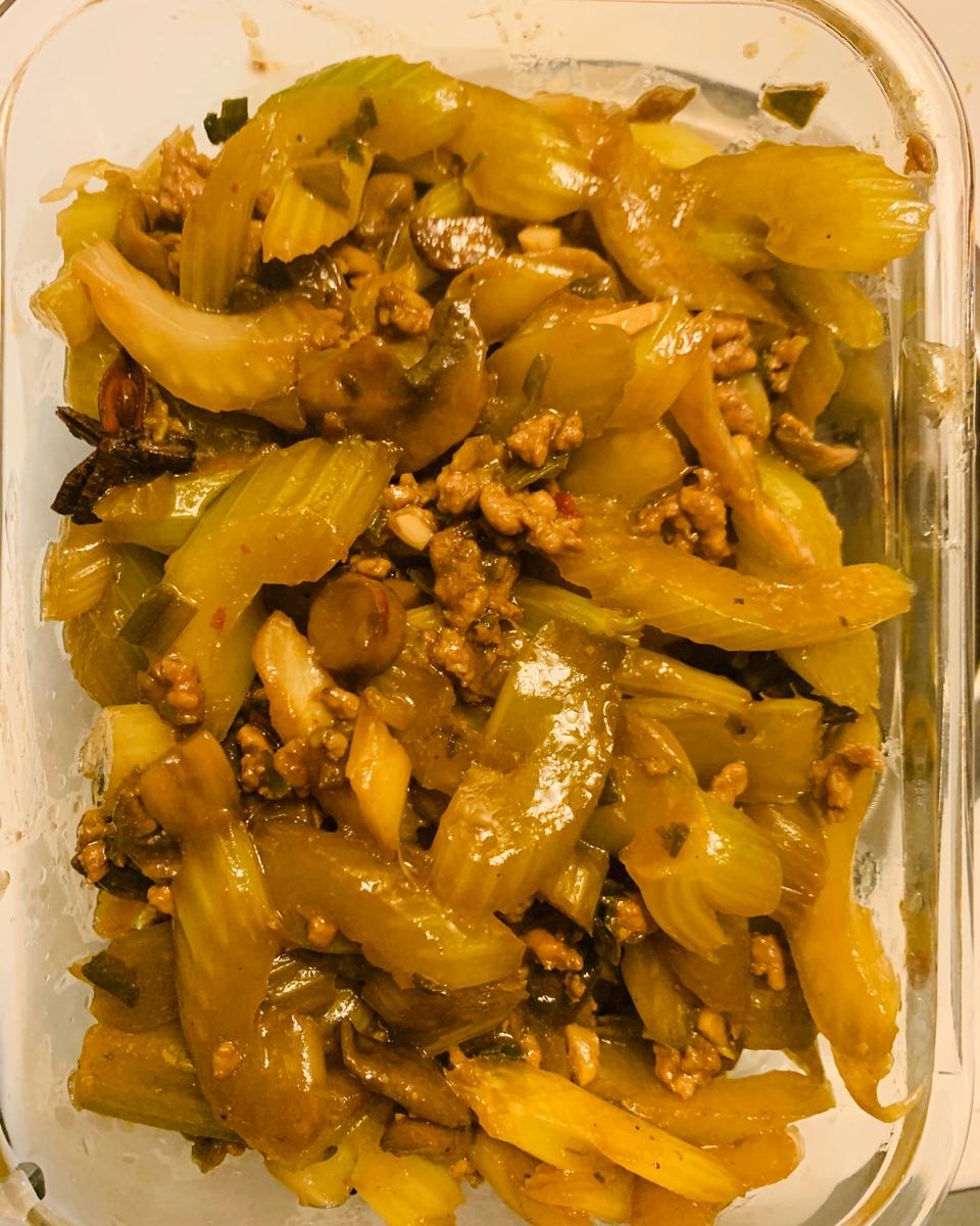 香芹炒肉～香辣版下饭菜(*^_^*)