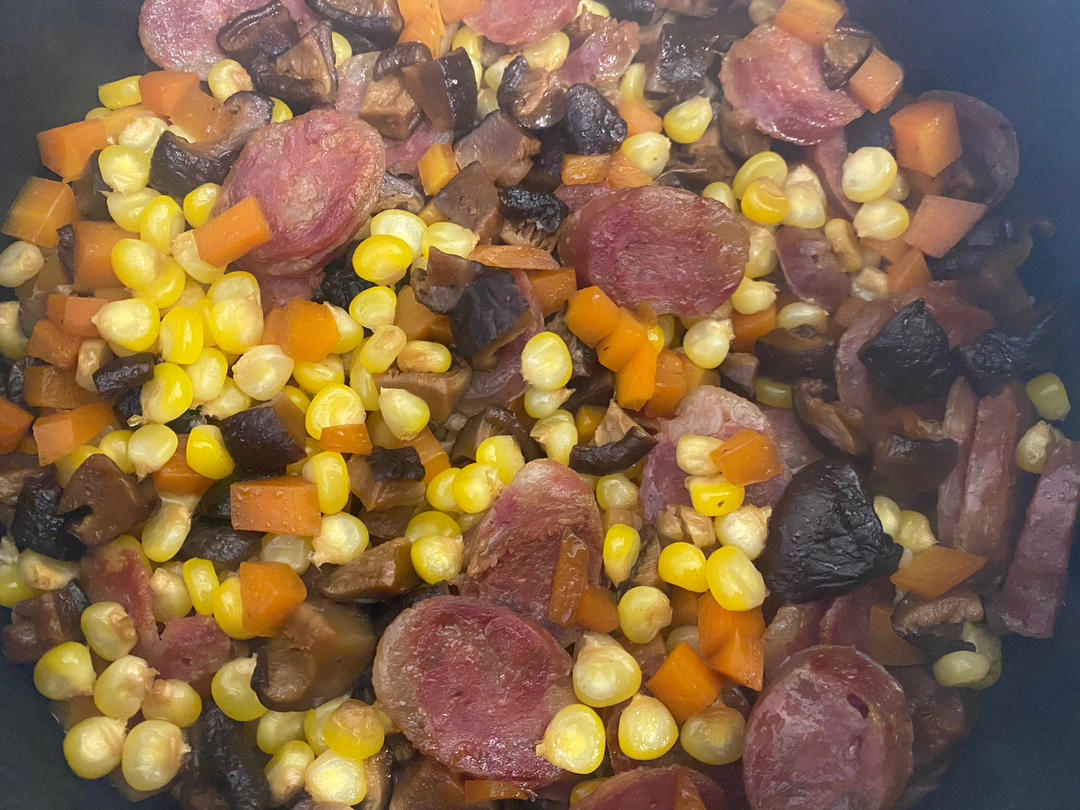 懒人必备～电饭煲腊肠焖饭