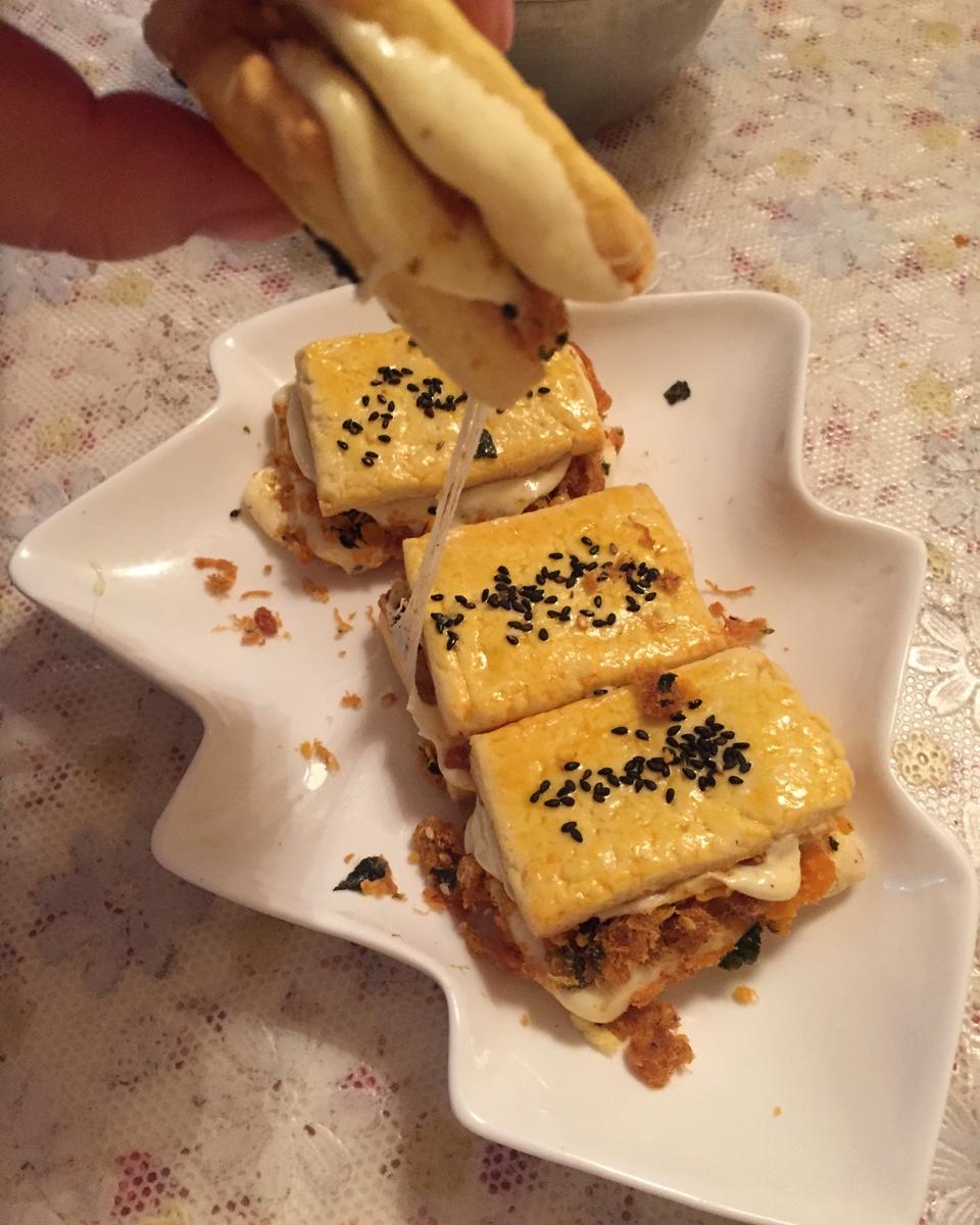 咸蛋黄肉松牛轧酥