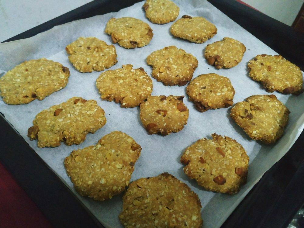 素食:有机燕麦芝麻大饼干