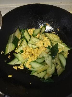 黄瓜炒鸡蛋的做法 步骤6