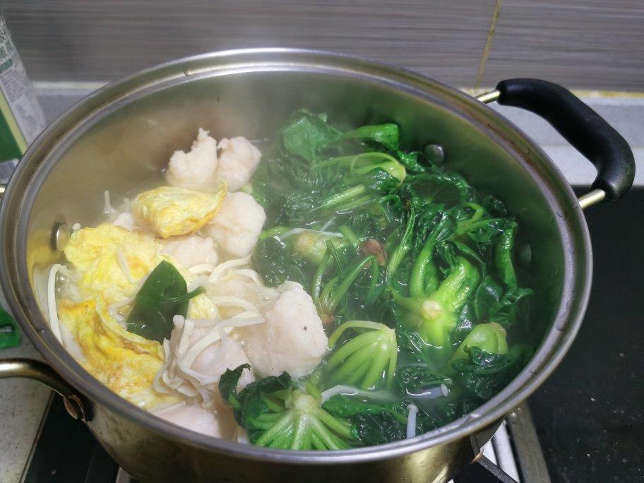 快手汤 - 蛋饺菠菜汤