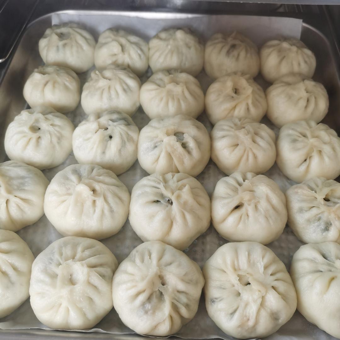槐花地皮菜包子的做法