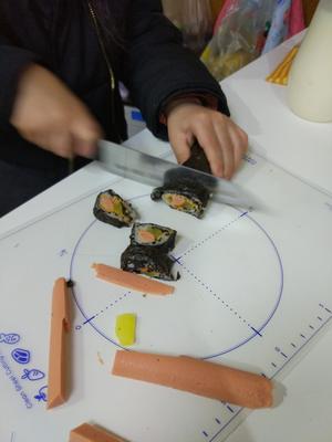 幼儿园小朋友教你做寿司的做法 步骤14