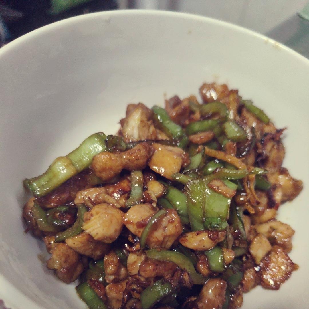 嫩嫩的鸡胸肉炒青椒
