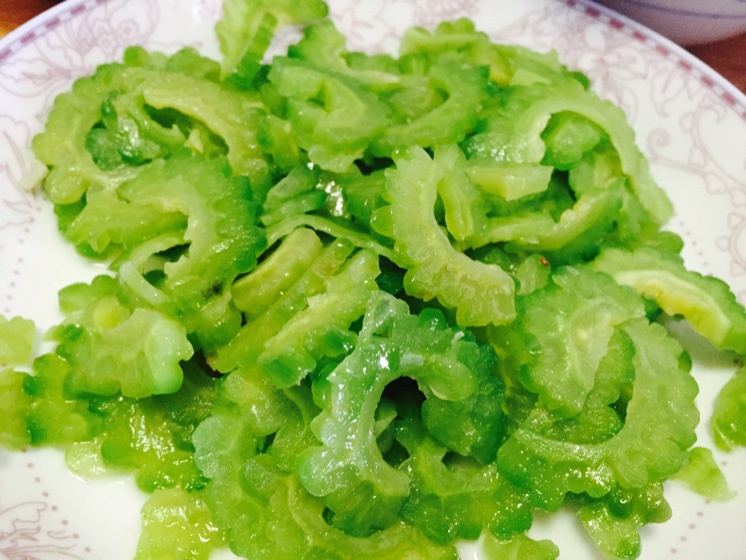 胖兔兔想变瘦做的凉拌苦瓜