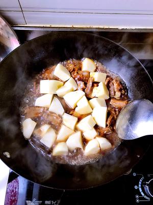 土豆烧排骨的做法 步骤5