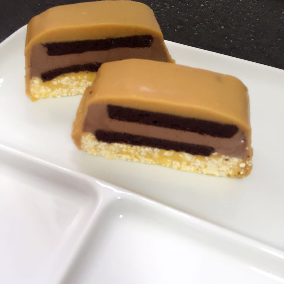 南瓜巧克力慕斯配焦糖淋面