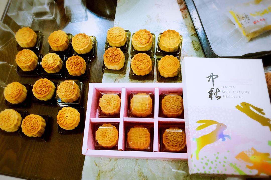 广式月饼—蛋黄莲蓉月饼