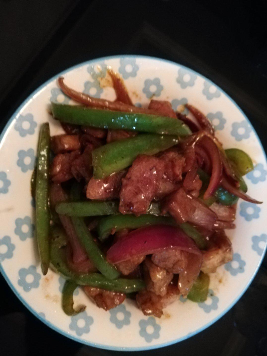 孜然洋葱炒牛肉粒