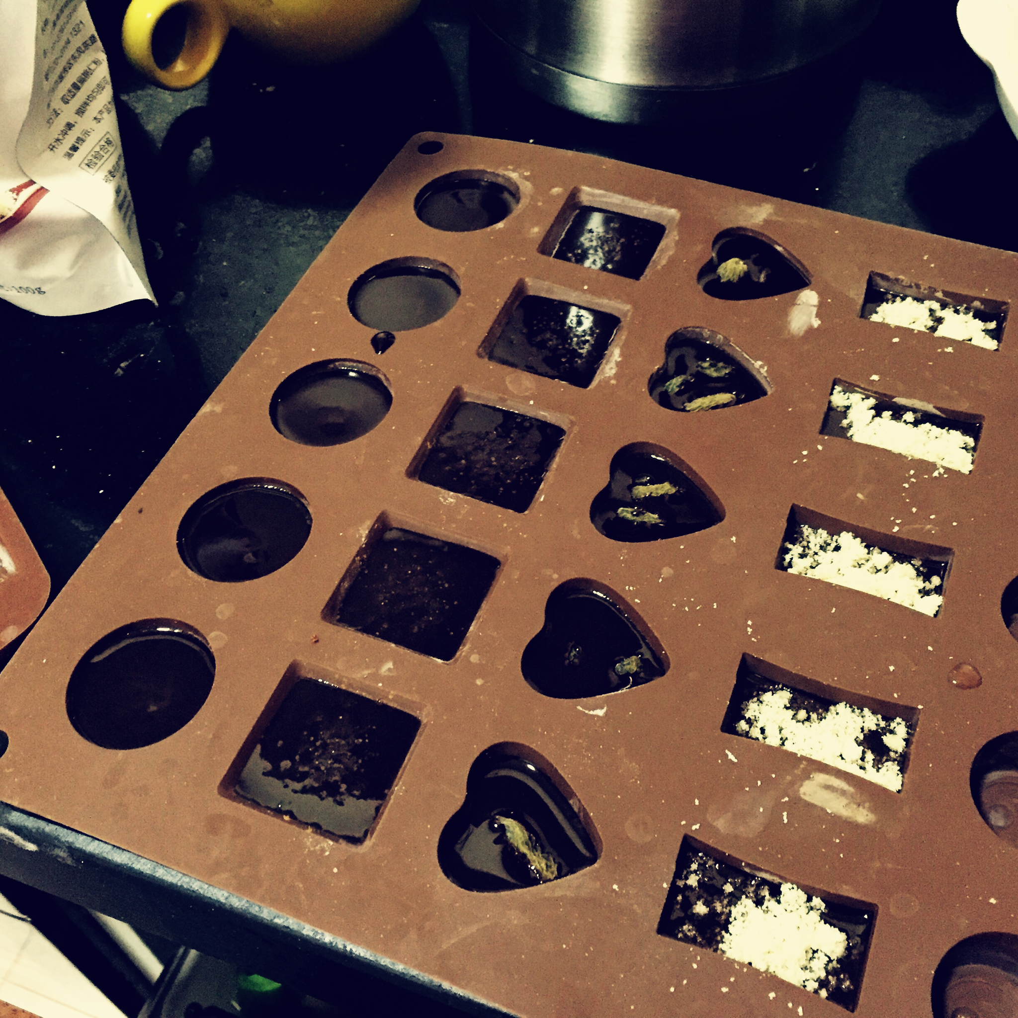 用可可液块自制黑巧克力