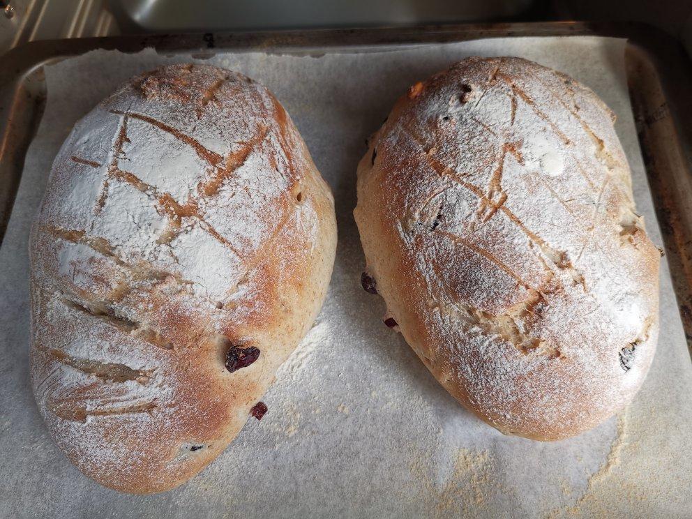 全麦蔓越莓核桃软欧包