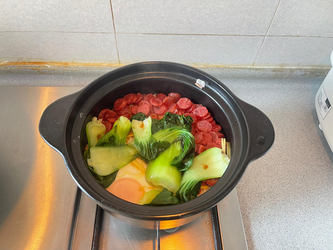 广式腊味煲仔饭