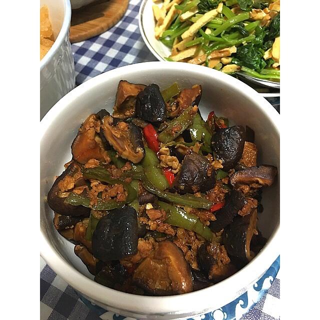 香菇炒肉，超级下饭哦